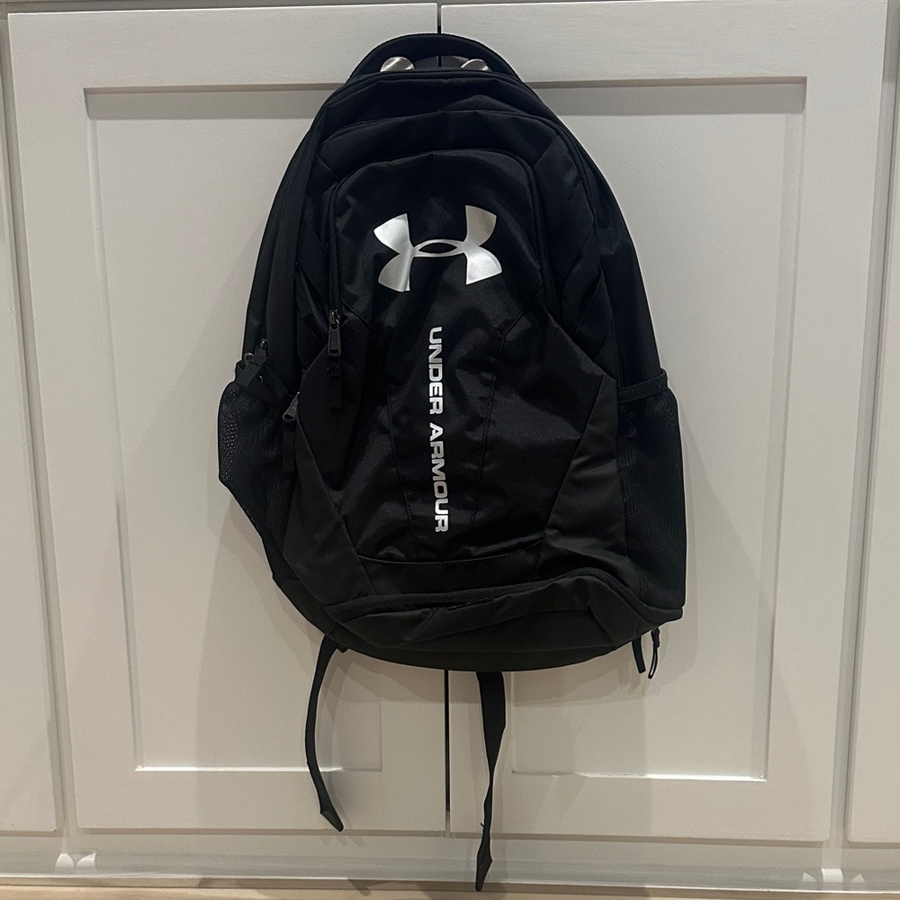 New UA Under Armour Brand Black and Silver Large Men's Backpack NWOT